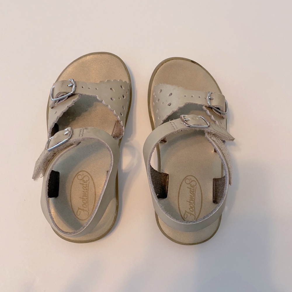 Footmates Gold sandals- toddler size 8 good used condition